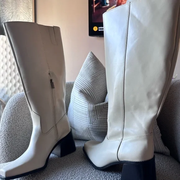 NEW!!! 9W Vince Camuto Women's Sangeti Boot FITS WIDE CALF - Picture 4 of 4